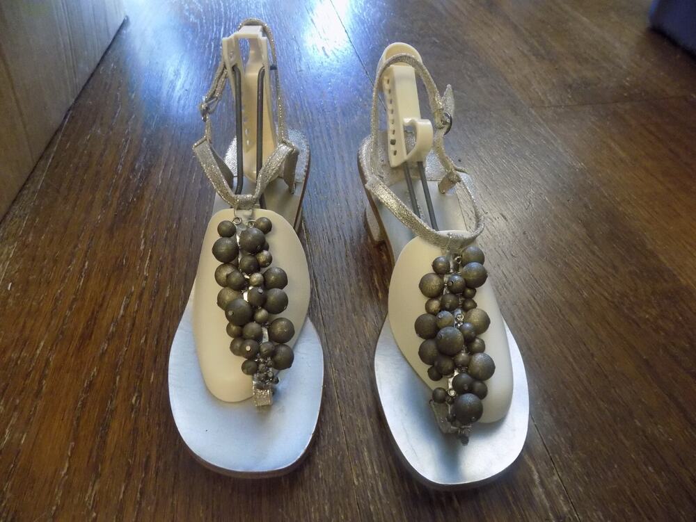 Jack Rogers Metallic Silver Beaded Thong sandals 1.75" Low Heel sz 7 EUC Pretty!
